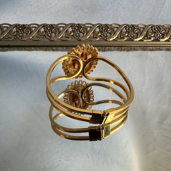 Vintage Cameo Clamper Bracelet Elegant Light - Picture 9 of 11